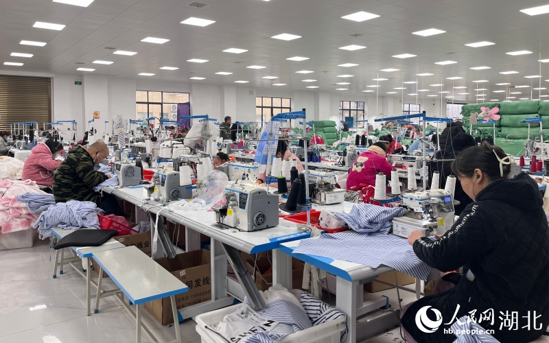 新春走基層丨小鎮服裝出&ldquo;海&rdquo;